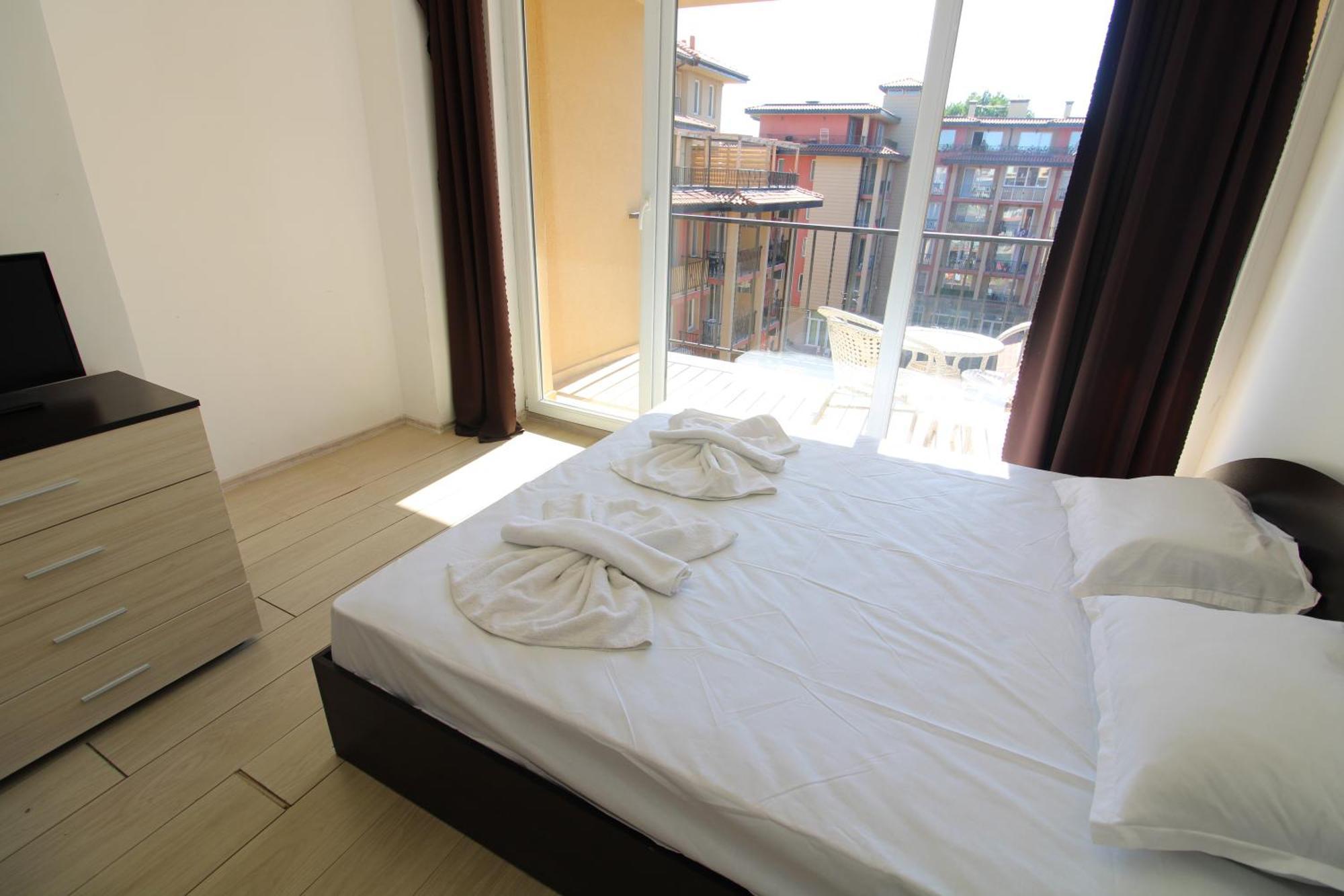 Sunny View Central - Menada Apartments Sunny Beach Room photo