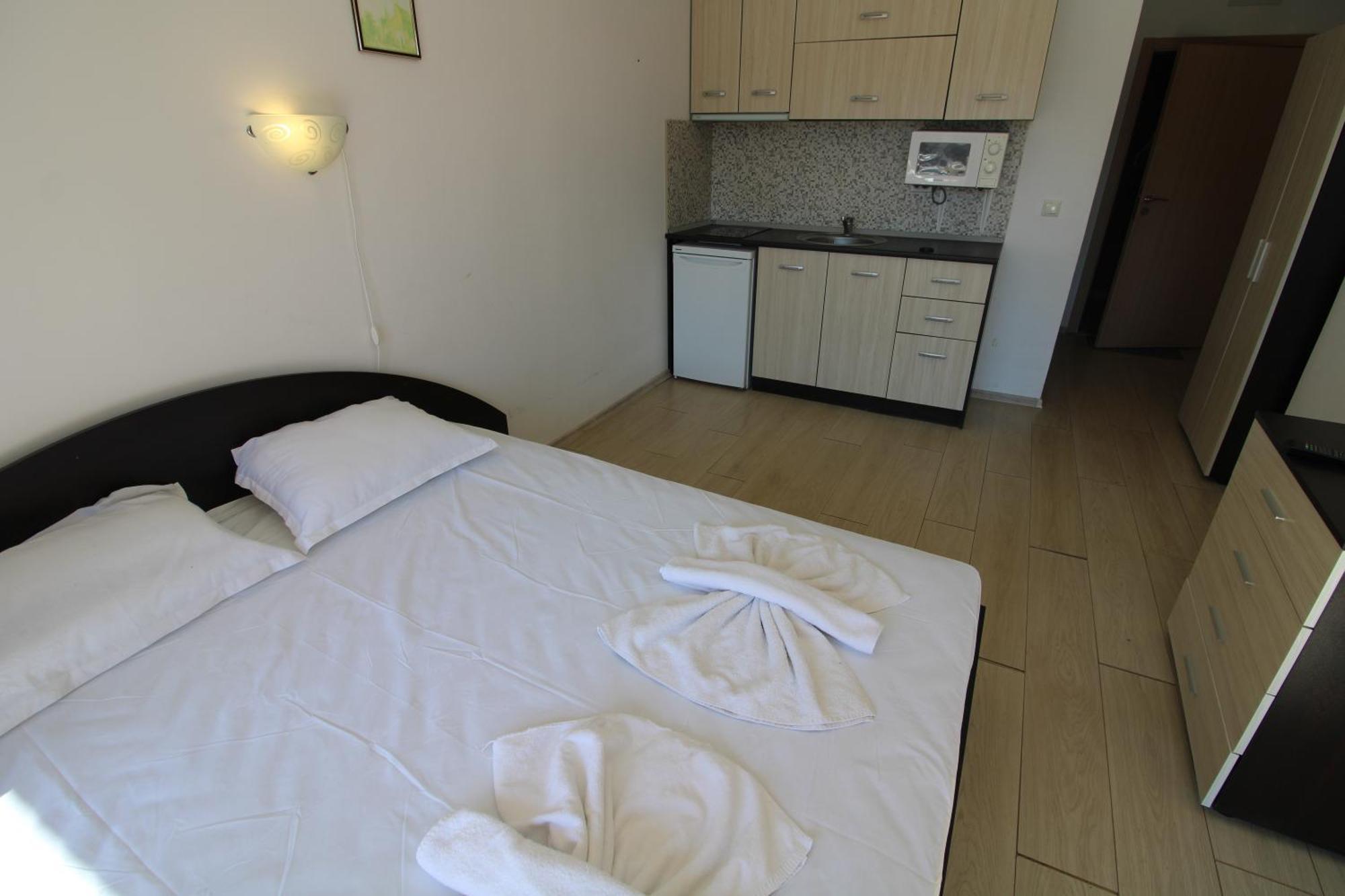 Sunny View Central - Menada Apartments Sunny Beach Room photo