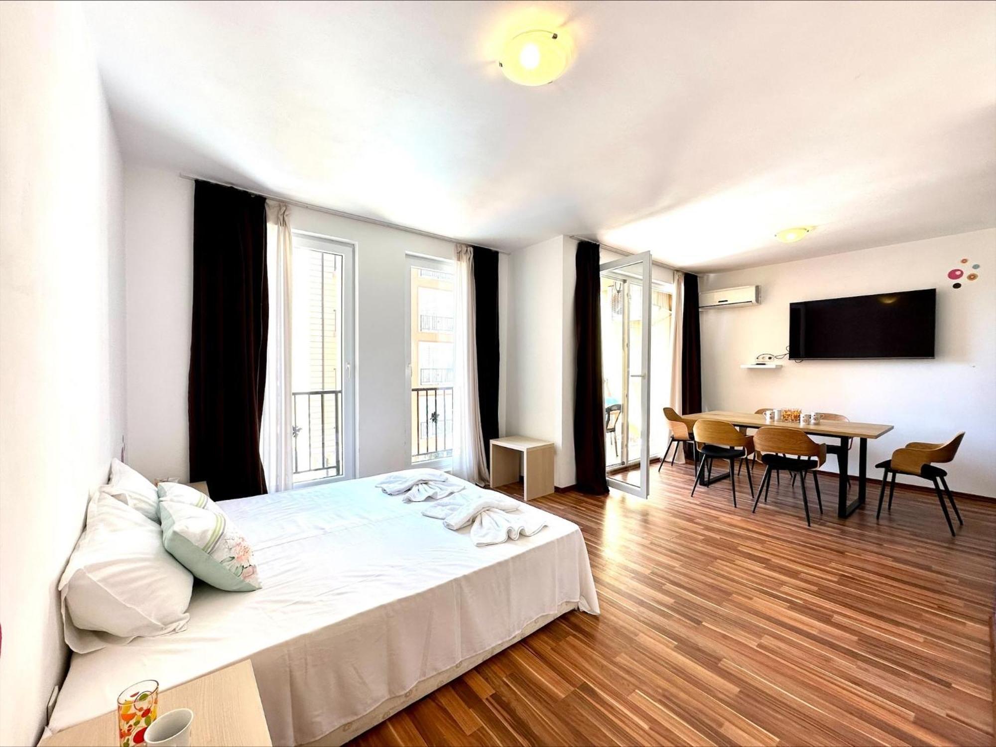 Sunny View Central - Menada Apartments Sunny Beach Room photo